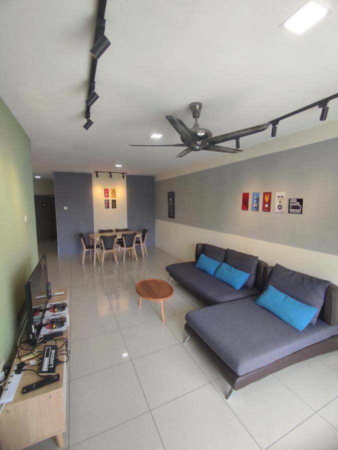 Pangsapuri Manhattan Water Park Pool View Cozy