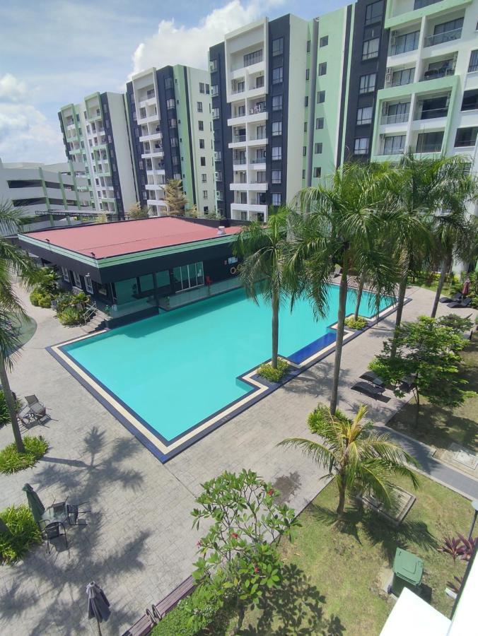 Manhattan Water Park Pool View Cozy