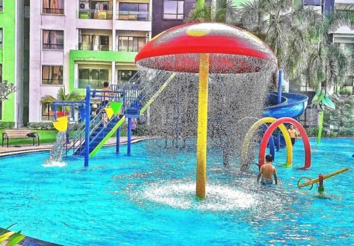 Manhattan Water Park Pool View Cozy *